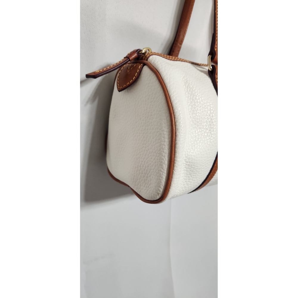 Dooney & Bourke White Pebbled Leather Barrel Bag Tan Trim Duck Charm - Picture 7 of 12